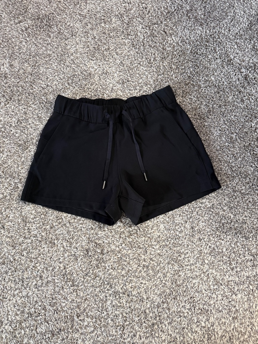 Women’s Lululemon On the Fly Mid Rise 2.5” Shorts